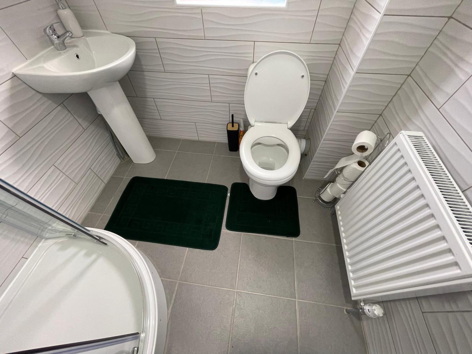 Two Bedroom Central Location Modern Flat Stratford Londra